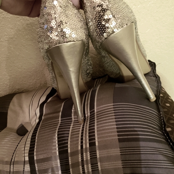 Heels - Picture 3 of 4